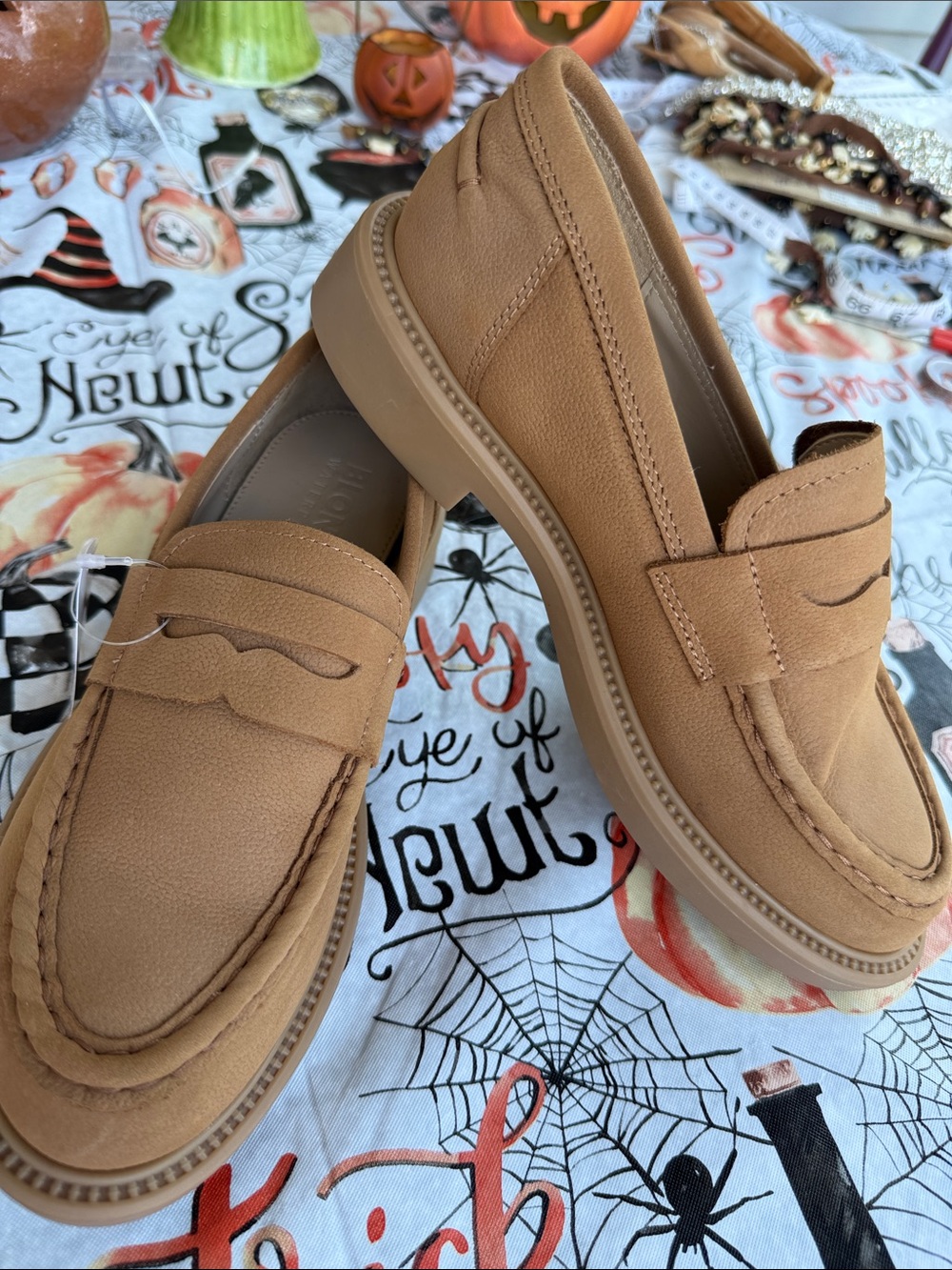 NWT Blondo Waterproof Leather Tan Penny Loafers size 6 raised stitching